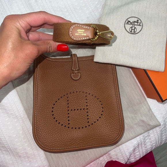 Hermes Evelyn Gold Leather Crossbody Bag Clemence - Picture 9 of 9